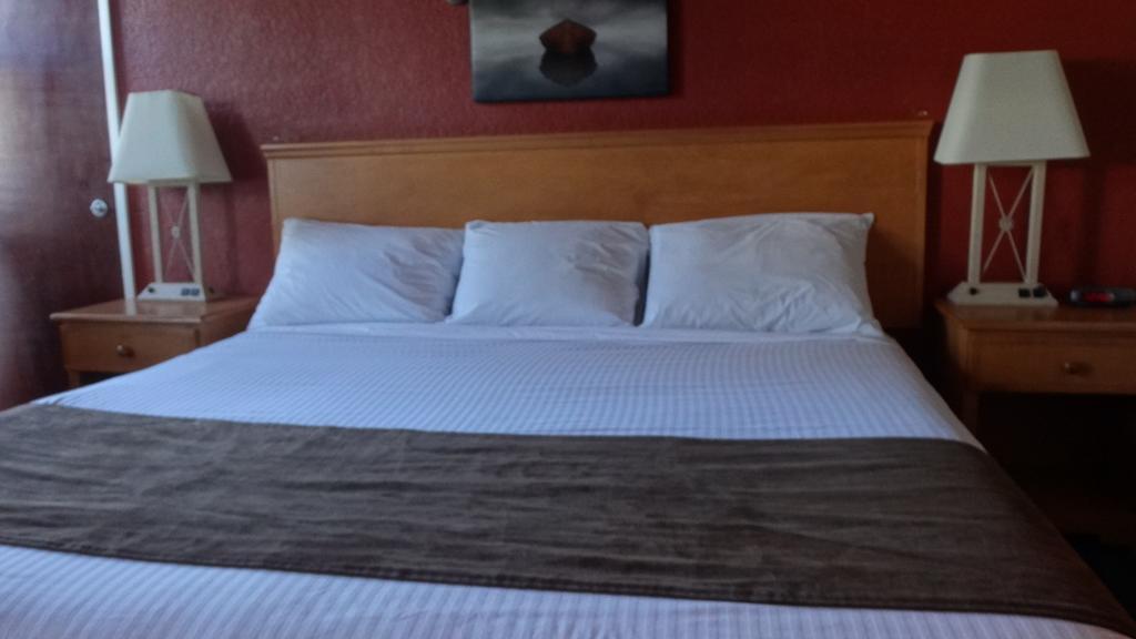 רבלסטוק Grizz Hotel חדר תמונה